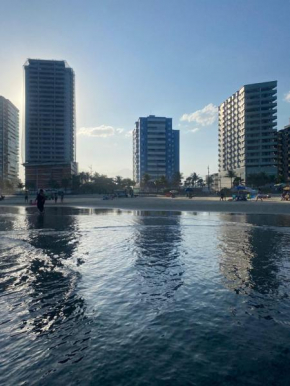 Apto aconchegante beira mar com ar no quarto